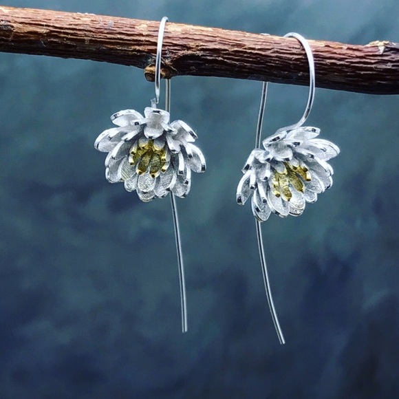 Matana Jewelry - Sterling Silver & Gold Daisy Flower long earrings